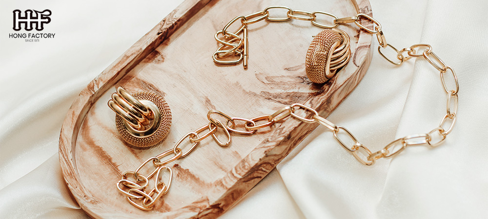 The Ultimate Guide to Vintage Jewelry and What You Need to Know Before Buying
