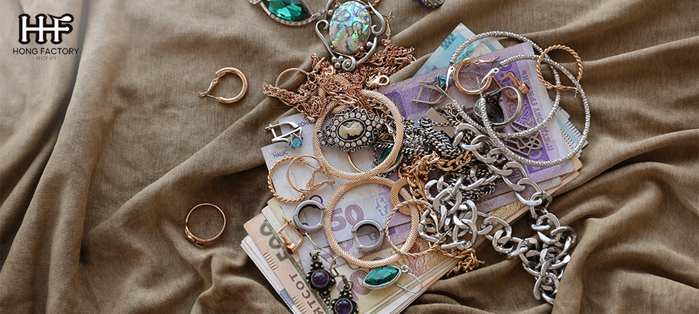 What is Vintage Jewelry, How Did it Start and Why Did it Fall Out of Style